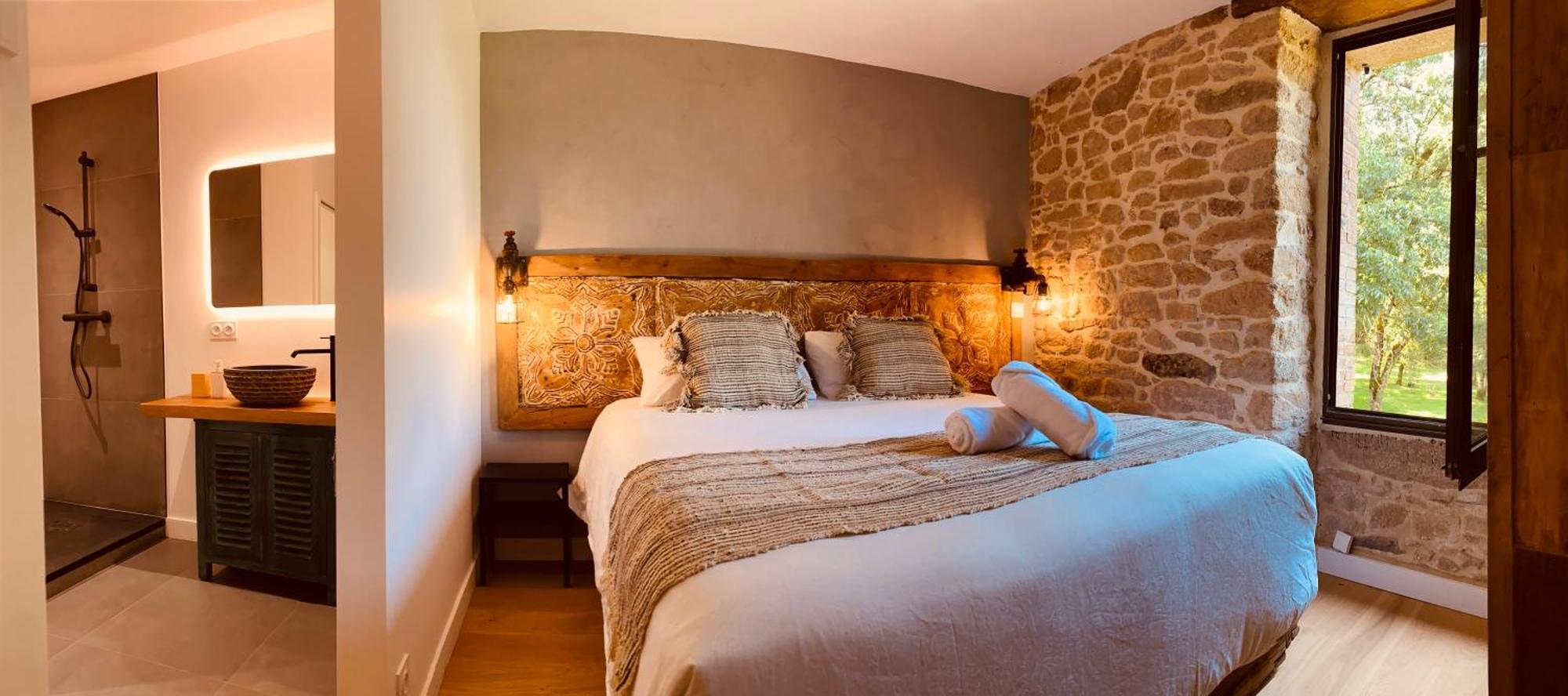 Le Moulin Du Guy, Proche Du Puy Dufou Bed & Breakfast Chanverrie Exterior photo