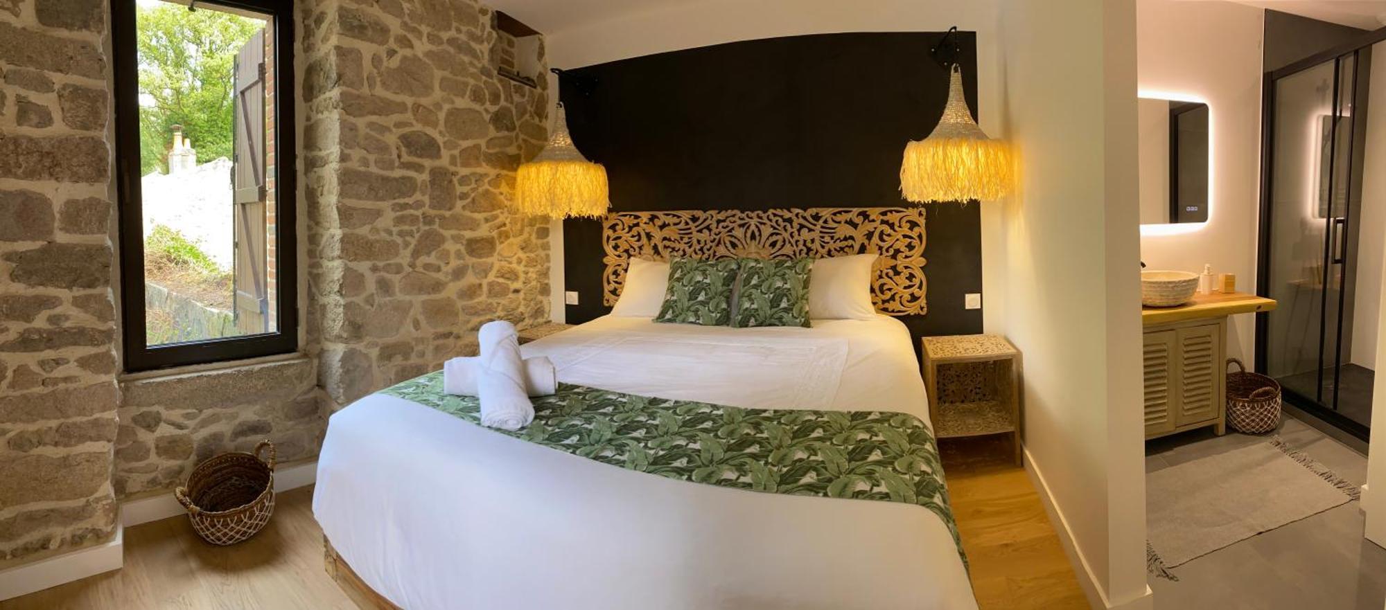 Le Moulin Du Guy, Proche Du Puy Dufou Bed & Breakfast Chanverrie Exterior photo