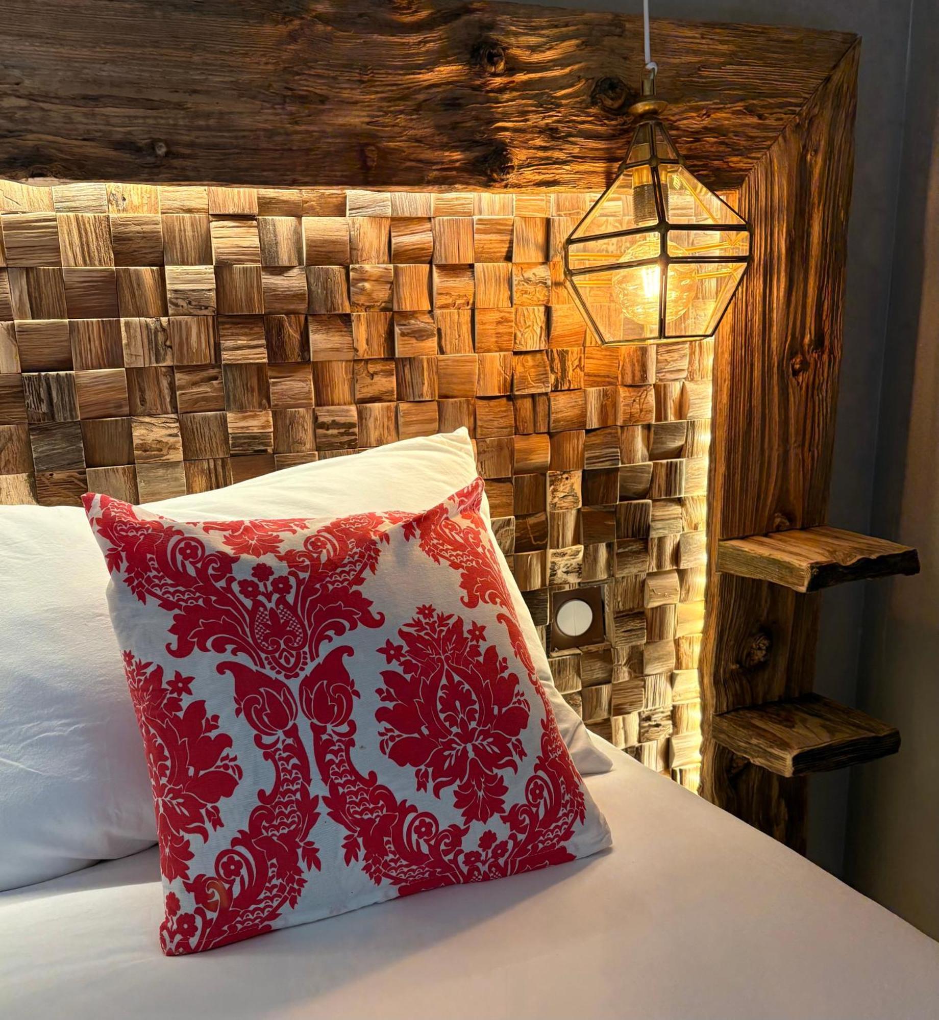 Le Moulin Du Guy, Proche Du Puy Dufou Bed & Breakfast Chanverrie Exterior photo
