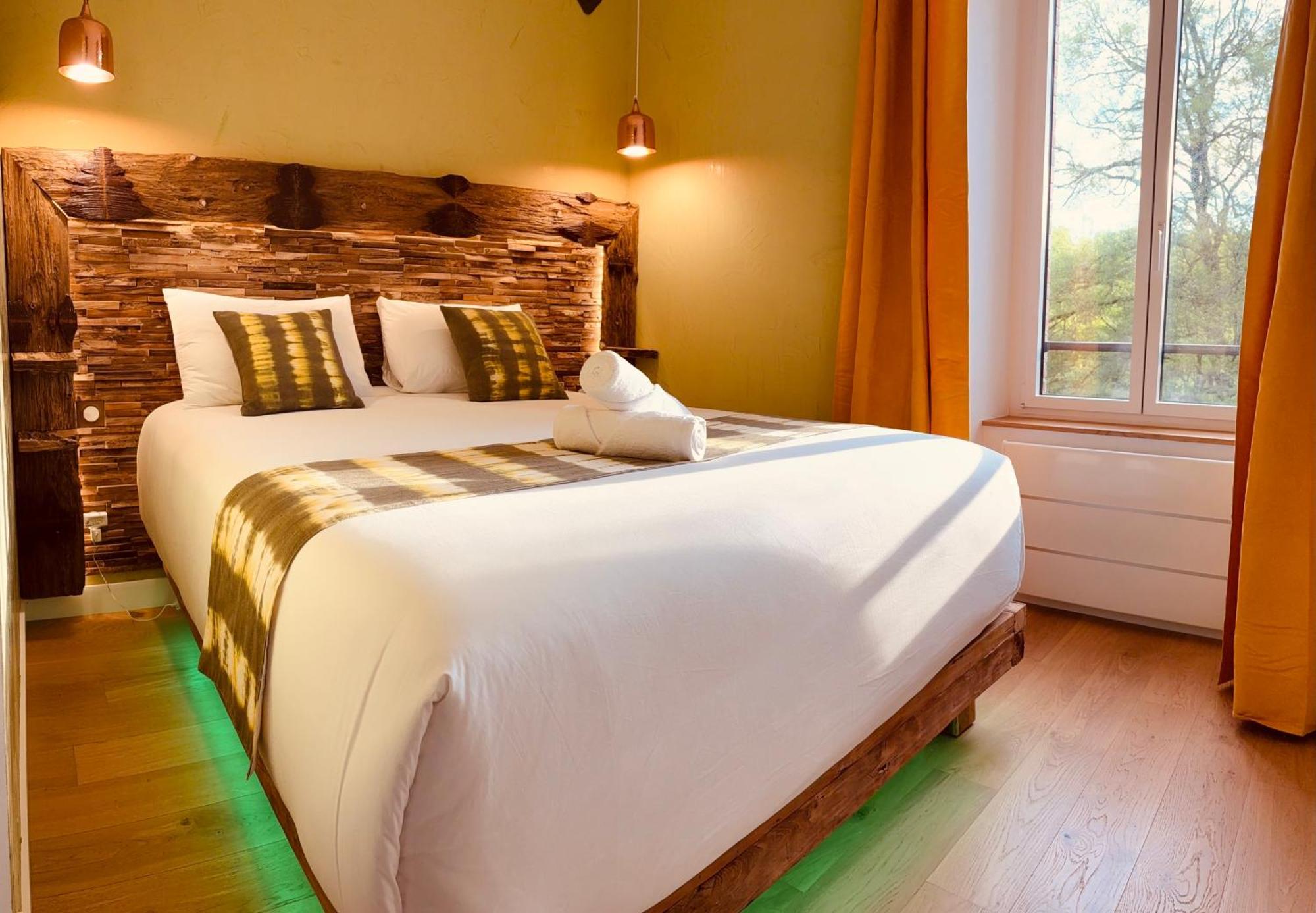 Le Moulin Du Guy, Proche Du Puy Dufou Bed & Breakfast Chanverrie Exterior photo