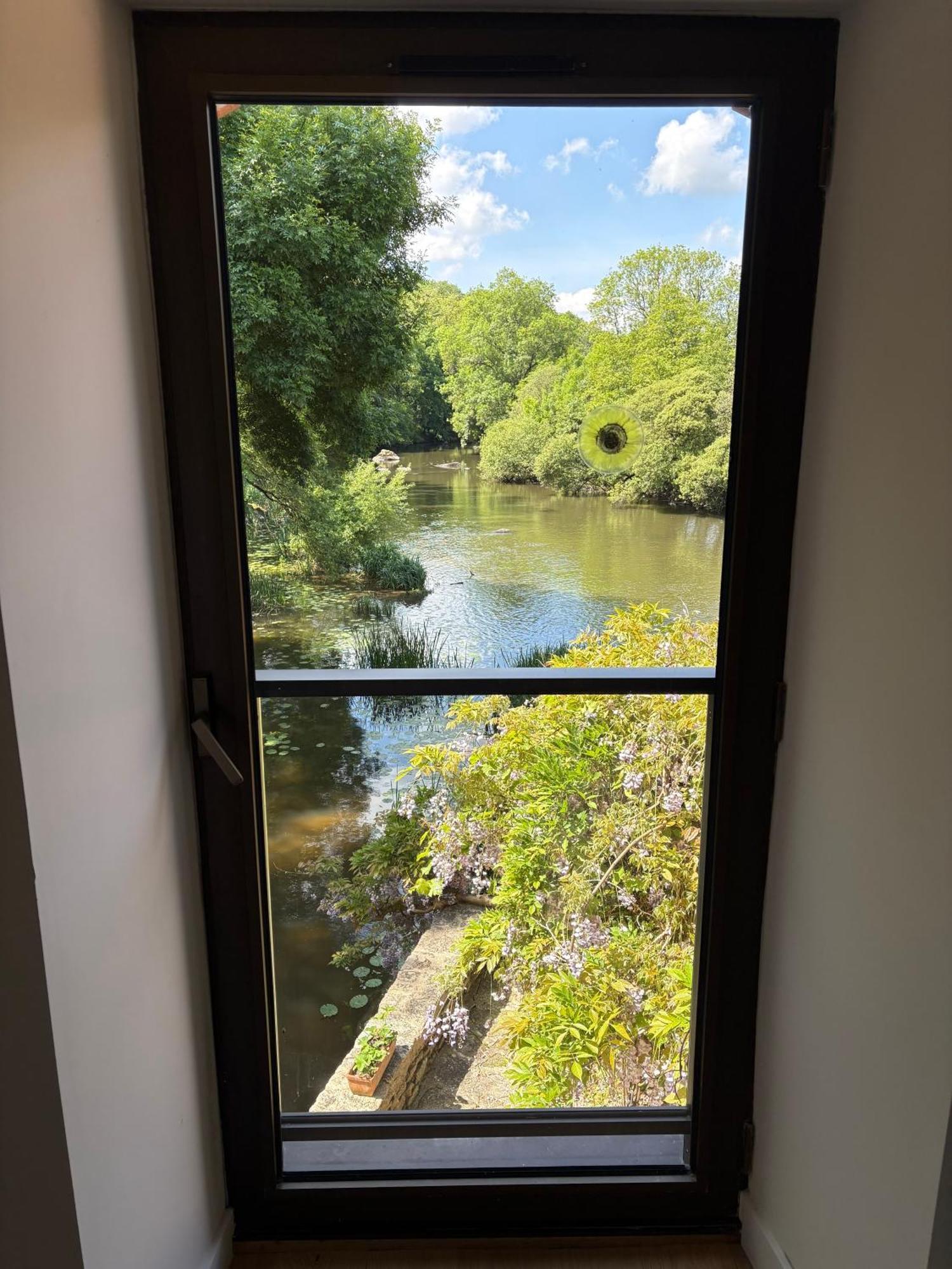 Le Moulin Du Guy, Proche Du Puy Dufou Bed & Breakfast Chanverrie Exterior photo