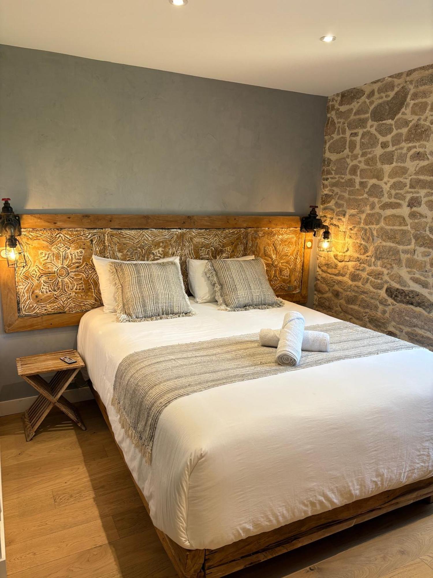 Le Moulin Du Guy, Proche Du Puy Dufou Bed & Breakfast Chanverrie Exterior photo